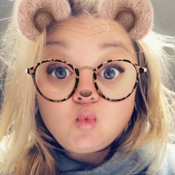 Meet your Posher, Ashlee - Picture 1 of 1